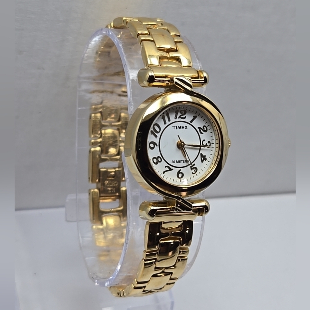 Womens Timex Analog Watch 25mm Gold Tone Classy 30 Meters New Battery - Picture 3 of 9
